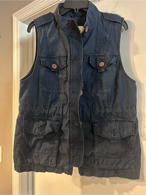 Sleeveless Utility Vest in Navy Blue